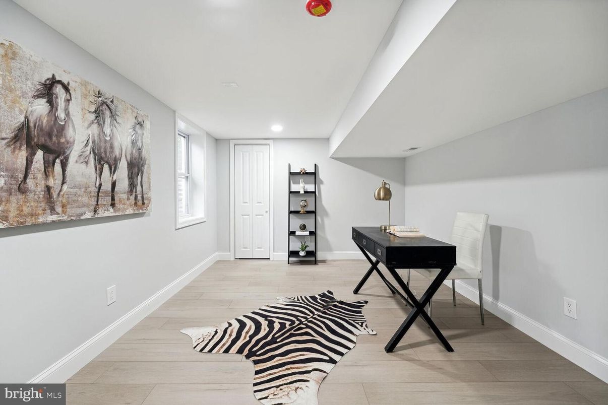 Home Office, Interior, Recessed Lighting, Wood Texture Flooring