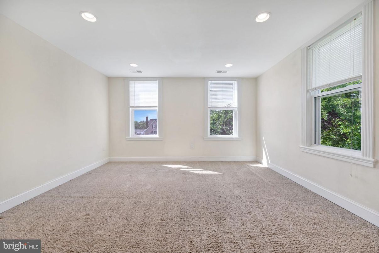Empty room, Interior, Recessed Lighting