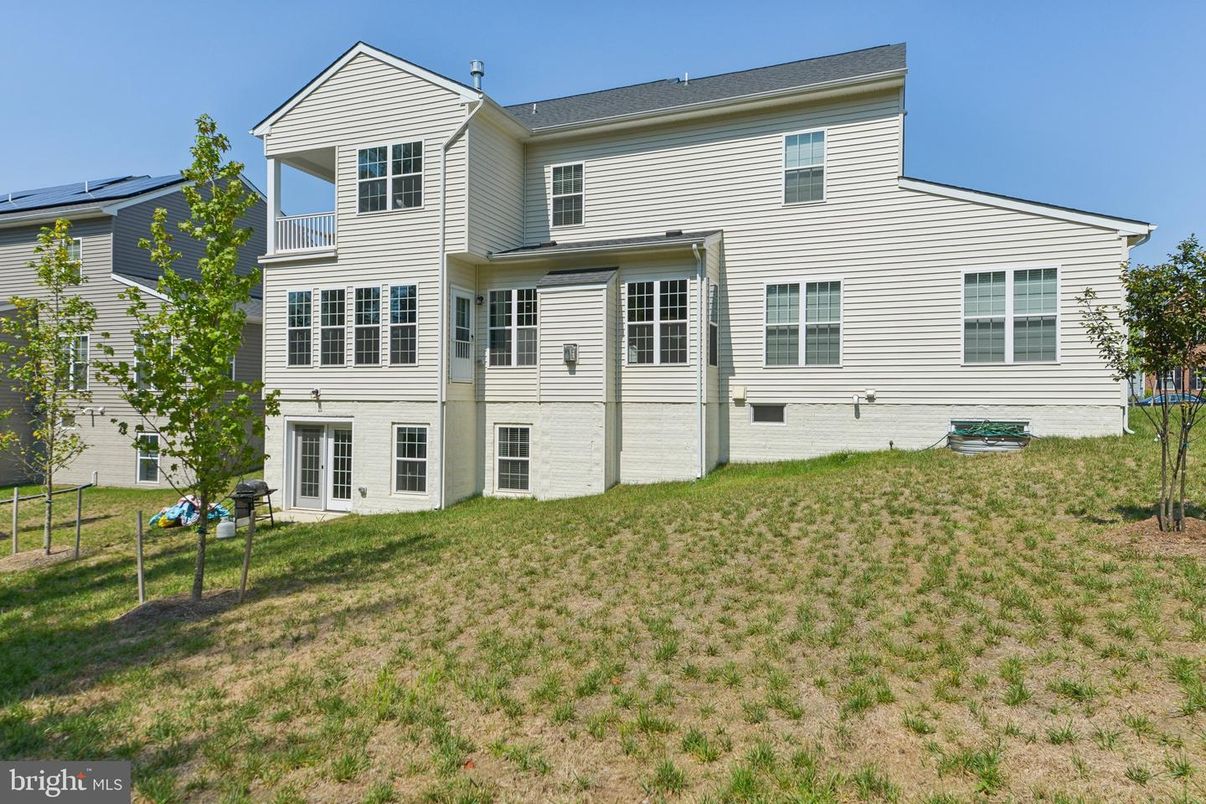 Backyard, Exterior, Facade, Farmhouse