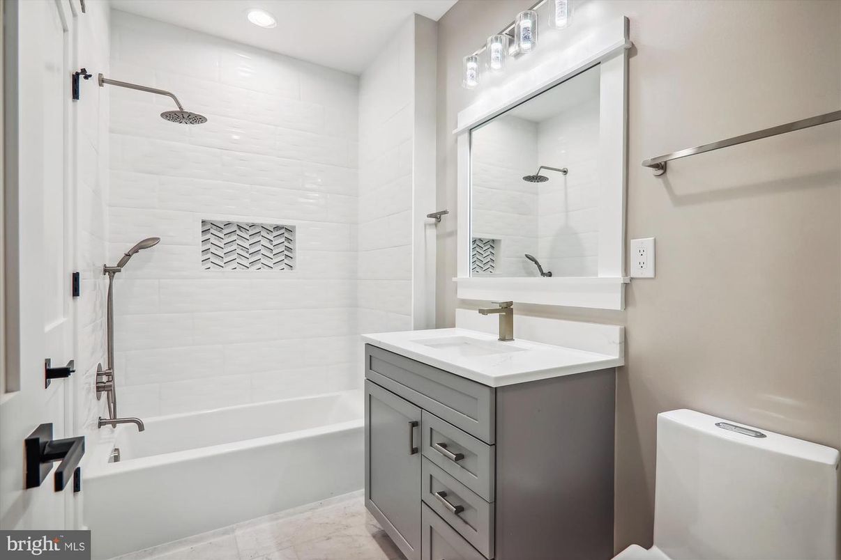 Bathroom, Interior, Recessed Lighting