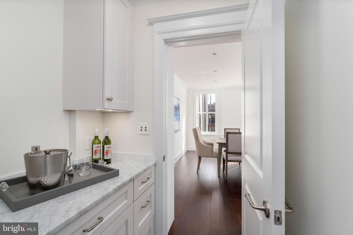 Dining room, Interior, Kitchen, Recessed Lighting, Wood Texture Flooring