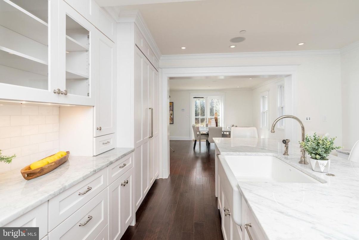 Dining room, Interior, Kitchen, Recessed Lighting, Wood Texture Flooring