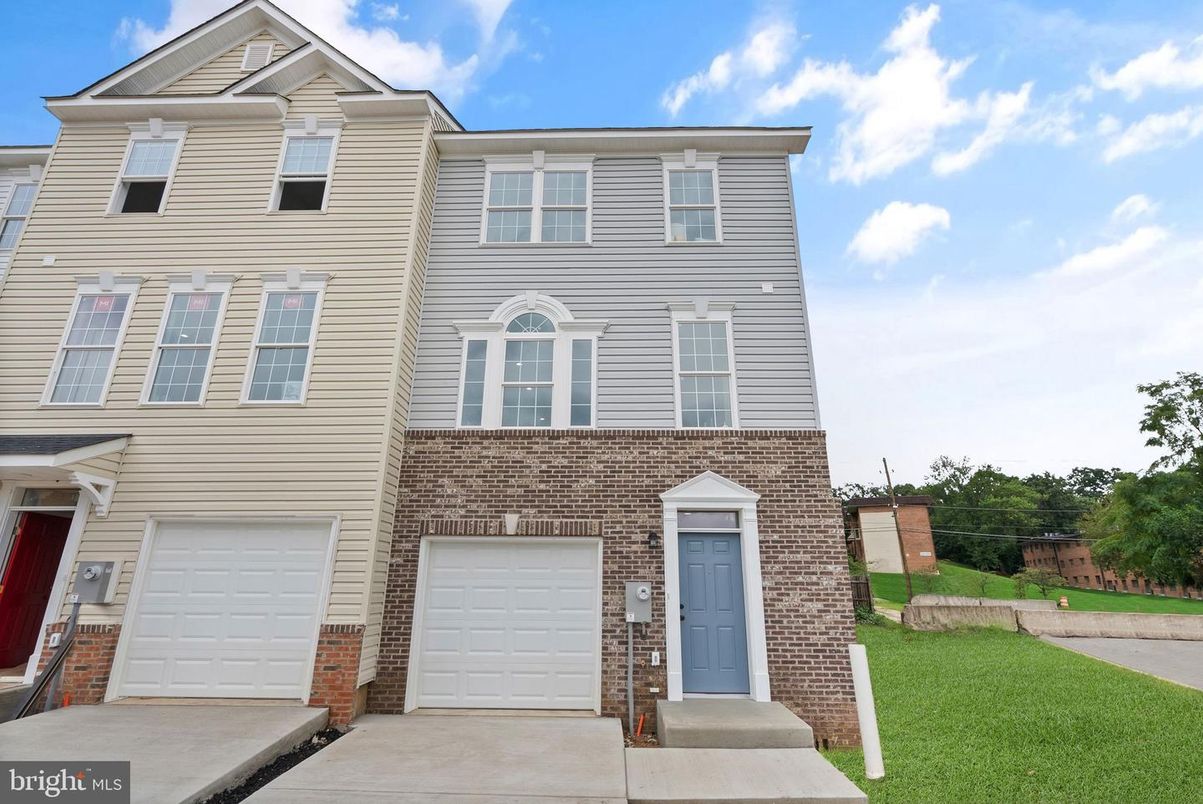 Attached, Exterior, Facade, Brick Facade, Rowhouse