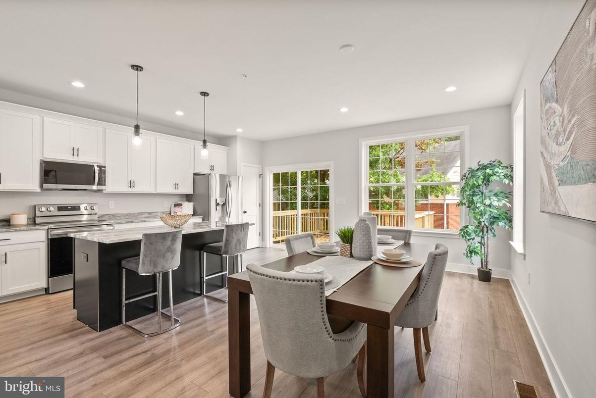 Dining room, Interior, Kitchen, Pendant Lights, Recessed Lighting, Stainless Steel Appliances, Wood Texture Flooring