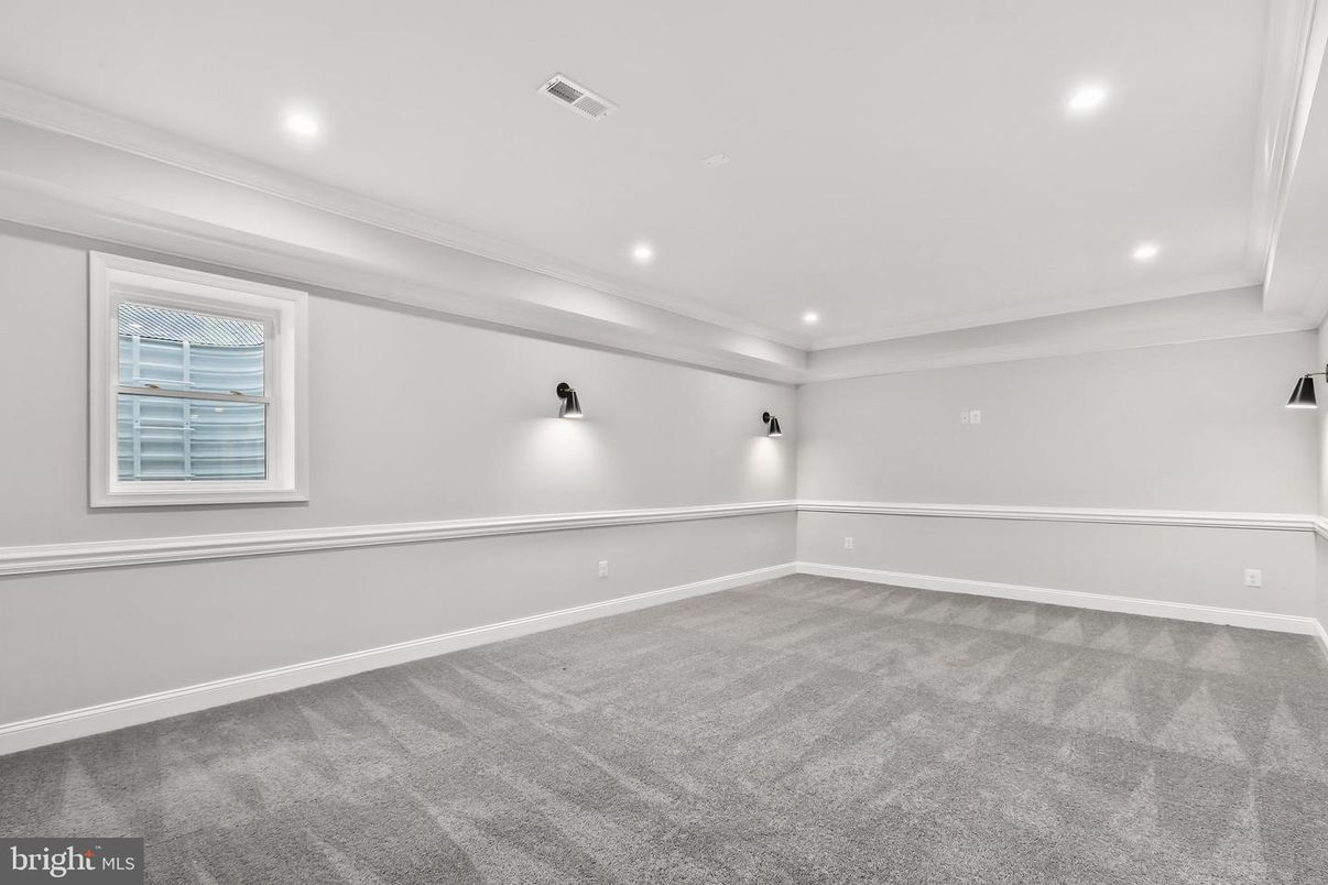 Empty room, Interior, Recessed Lighting