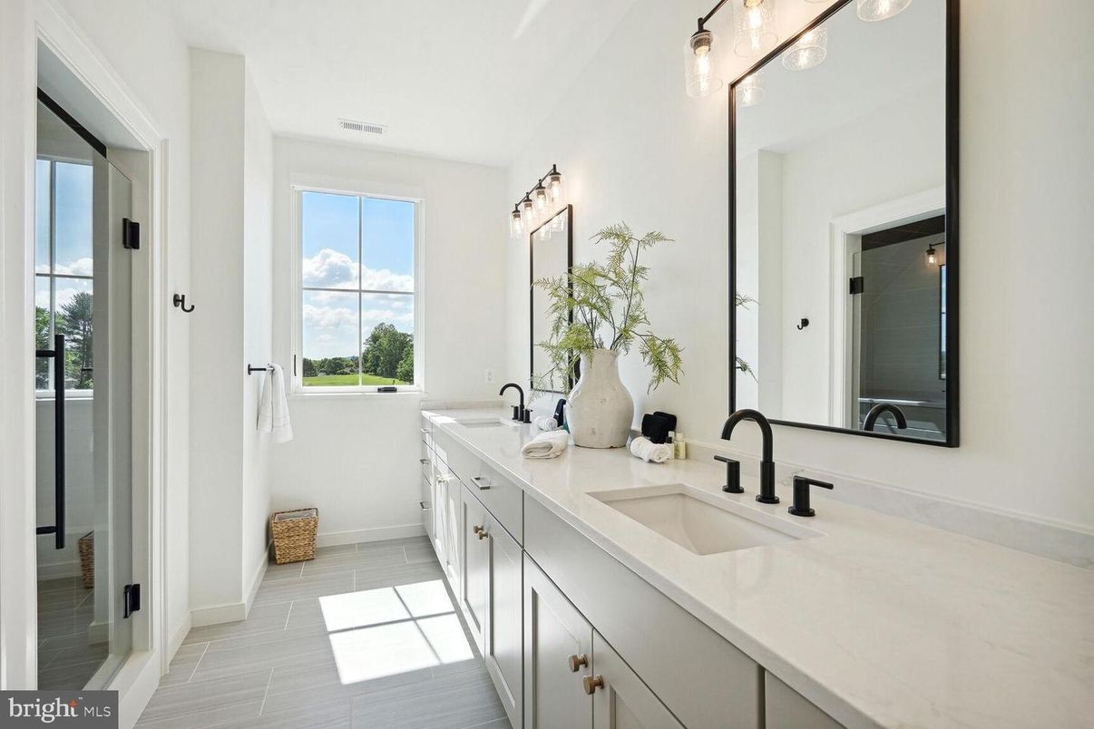 Bathroom, Dual Sink Vanities, Interior