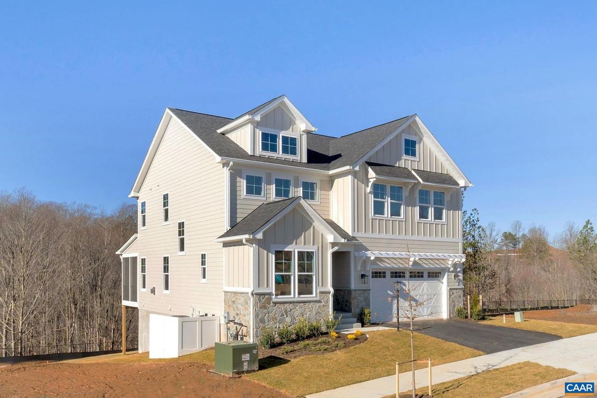 Attached, Exterior, Facade, Farmhouse