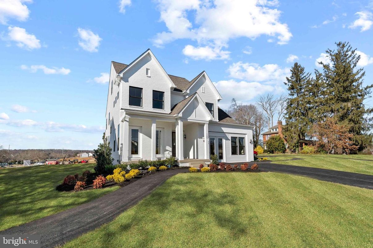 Exterior, Facade, Farmhouse