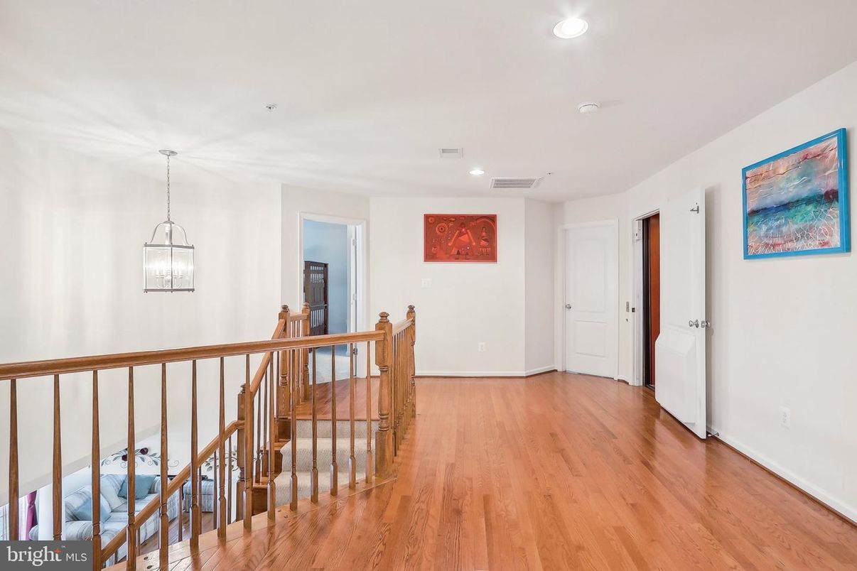 Interior, Pendant Lights, Recessed Lighting, Wood Texture Flooring