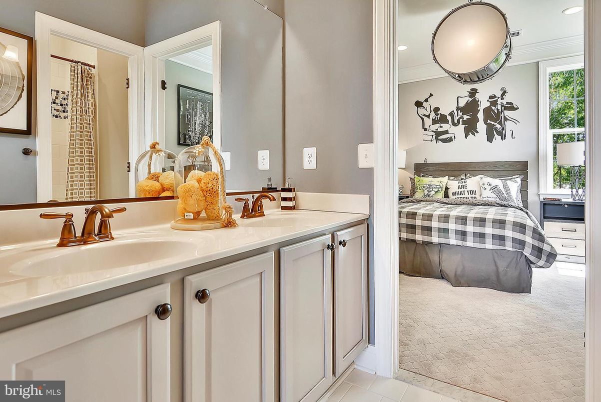 Bathroom, Bedroom, Dual Sink Vanities, Interior, Recessed Lighting