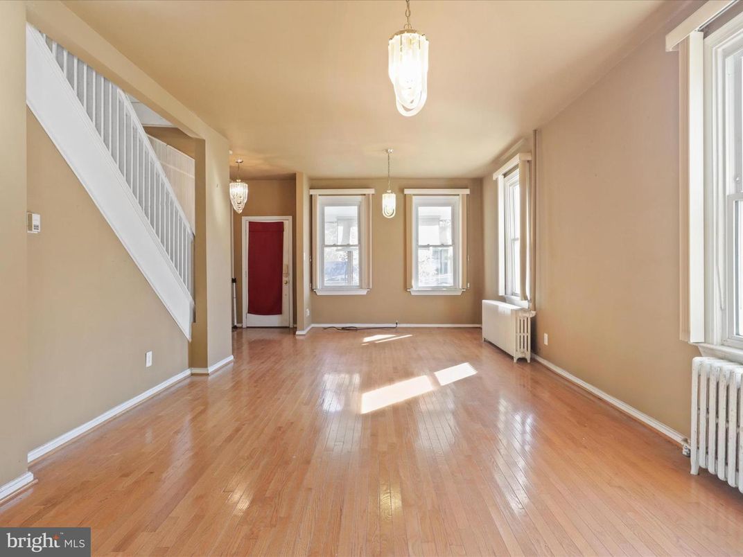 Empty room, Interior, Pendant Lights, Wood Texture Flooring