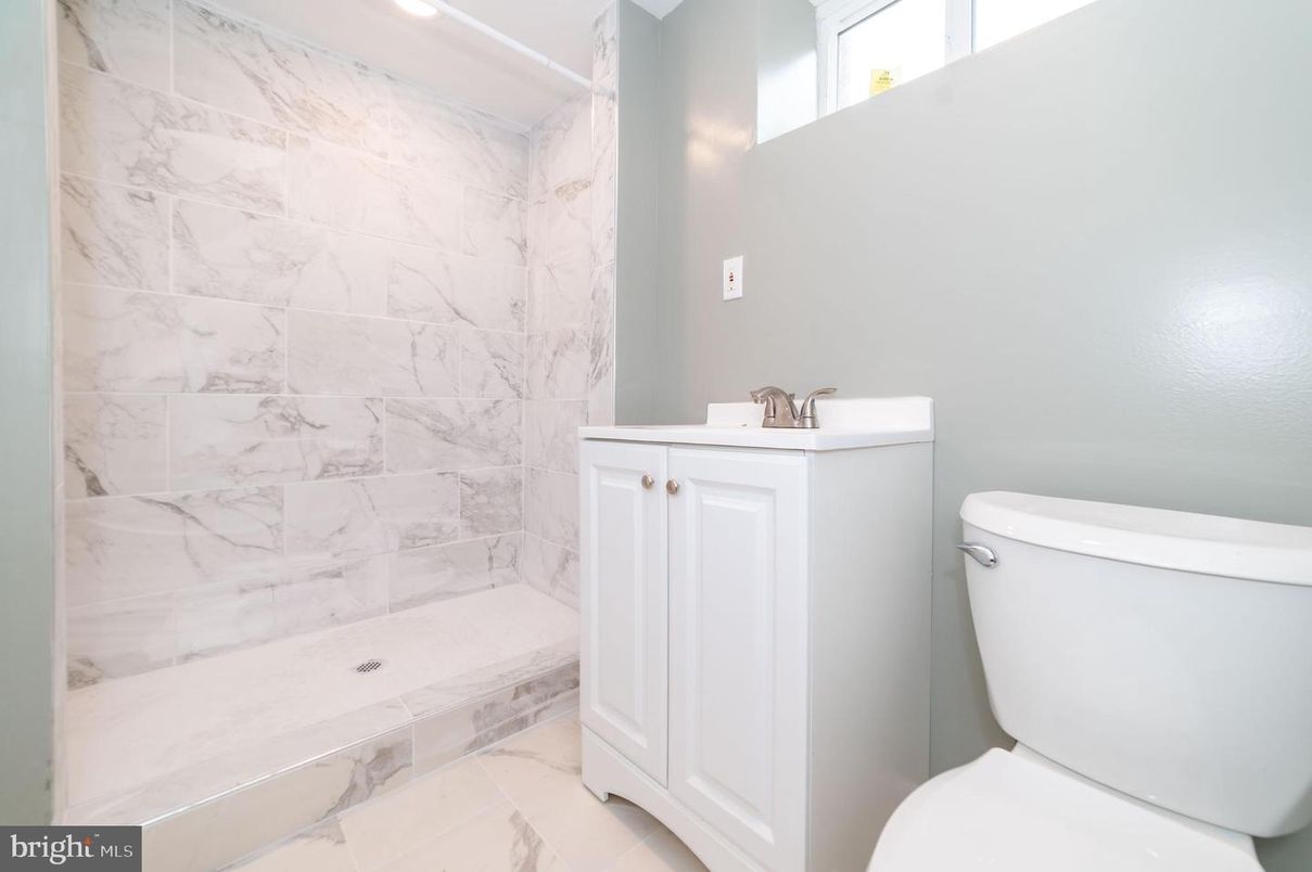 Bathroom, Interior, Marble, Marble Walls, Recessed Lighting