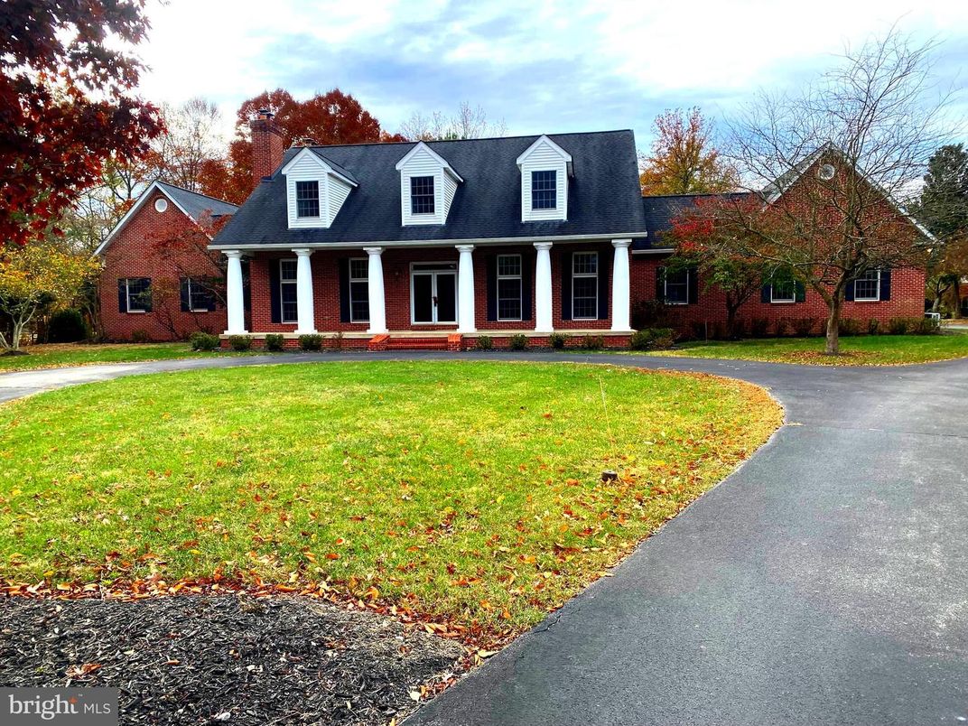 Exterior, Facade, Brick Facade, Cape Cod