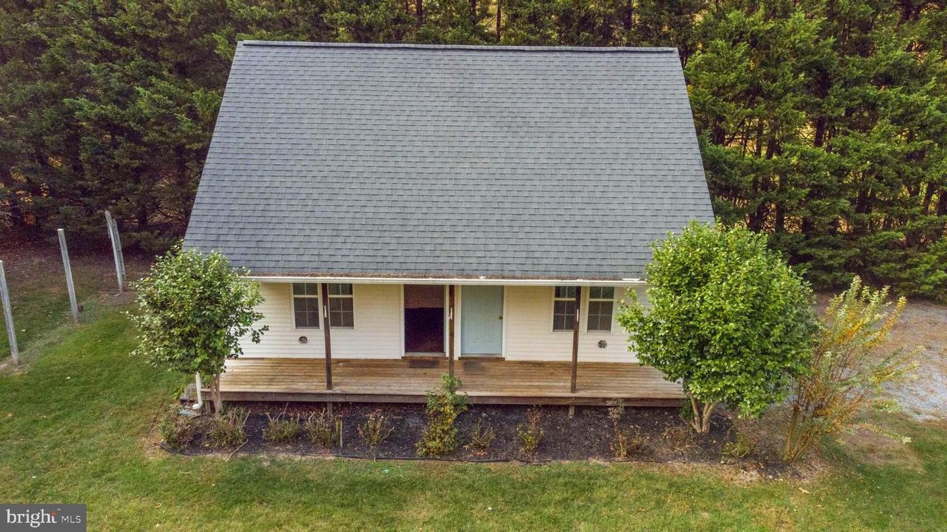Exterior, Facade, Cape Cod