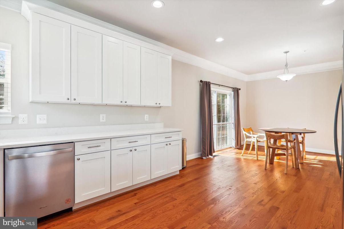 Dining room, Interior, Kitchen, Pendant Lights, Recessed Lighting, Wood Texture Flooring