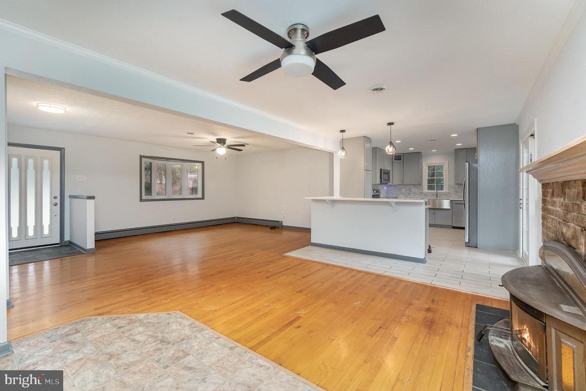 Fireplace, Interior, Kitchen, Pendant Lights, Recessed Lighting, Wood Texture Flooring