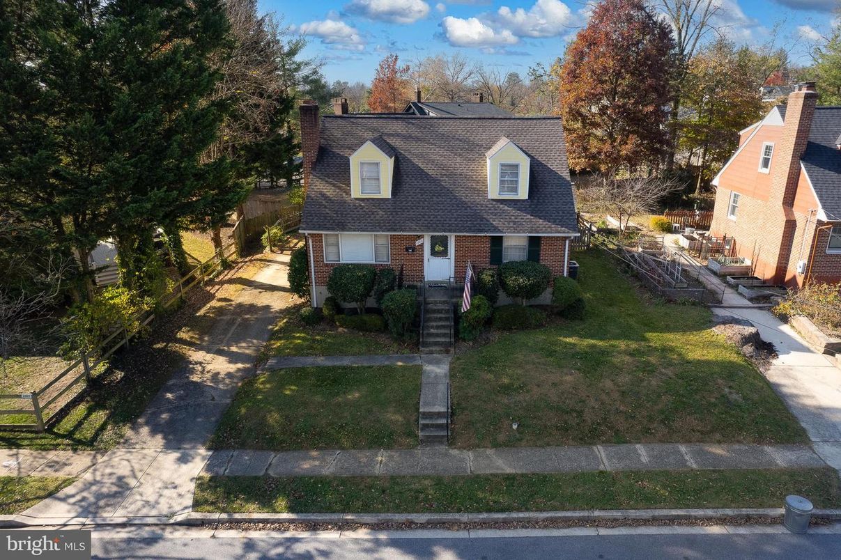 Attached, Exterior, Facade, Brick Facade, Cape Cod