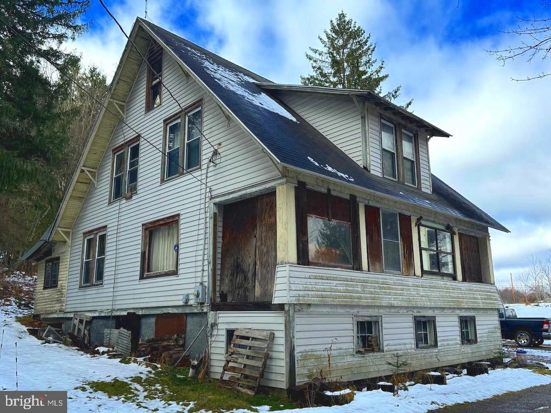 Exterior, Facade, Queen Anne Victorian