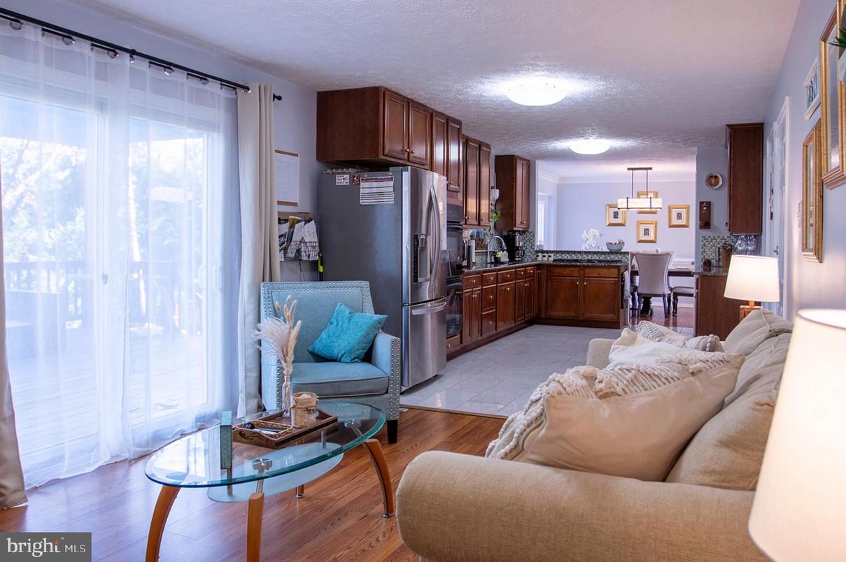 Dining room, Interior, Kitchen, Living room, Pendant Lights, Stainless Steel Appliances, Wood Texture Flooring