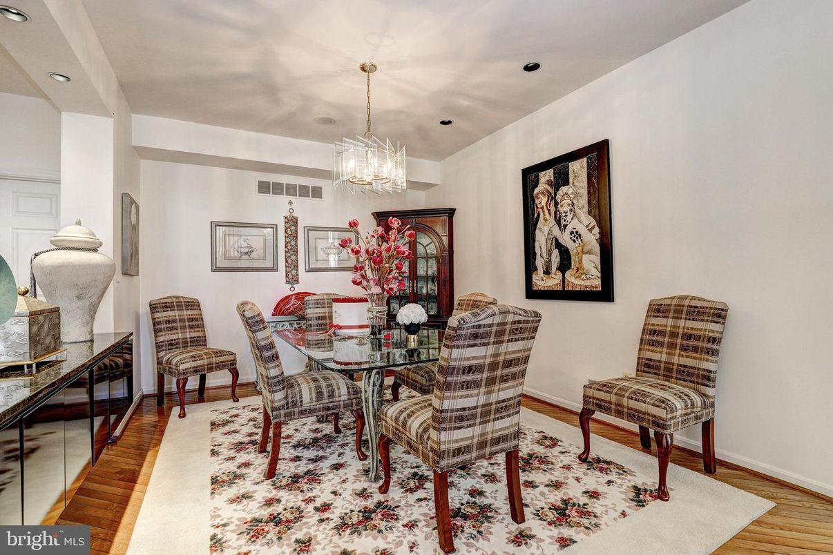 Chandelier, Dining room, Interior, Recessed Lighting, Wood Texture Flooring