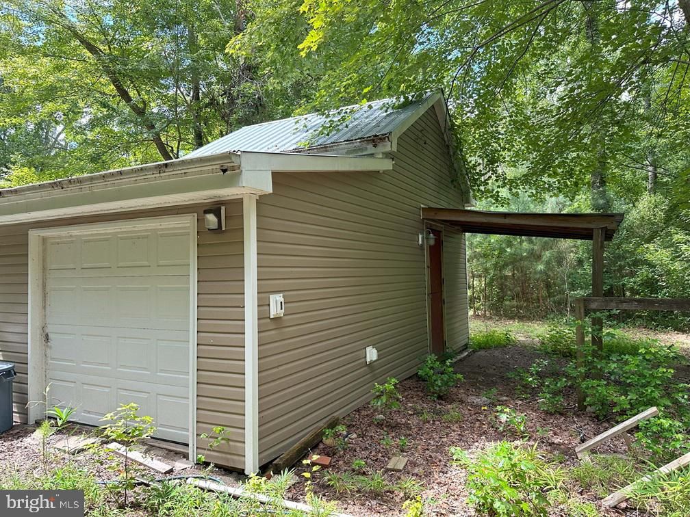 Detached Garage, Exterior