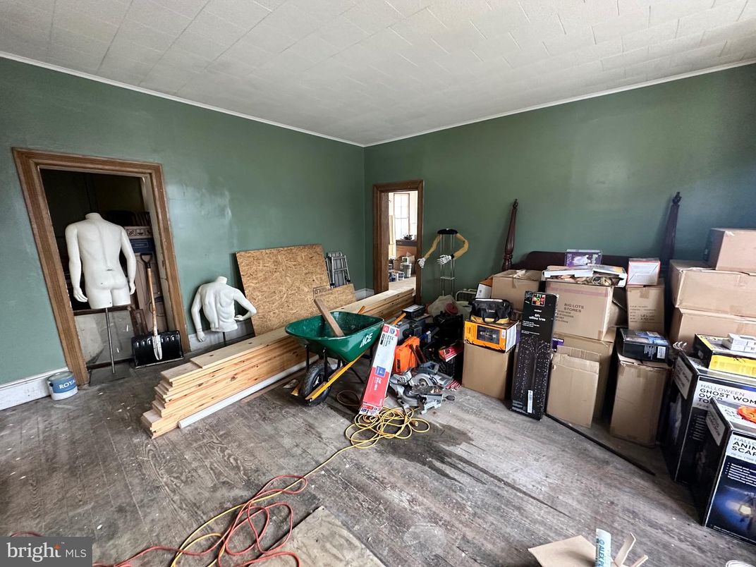 Interior, Washer, Wood Texture Flooring