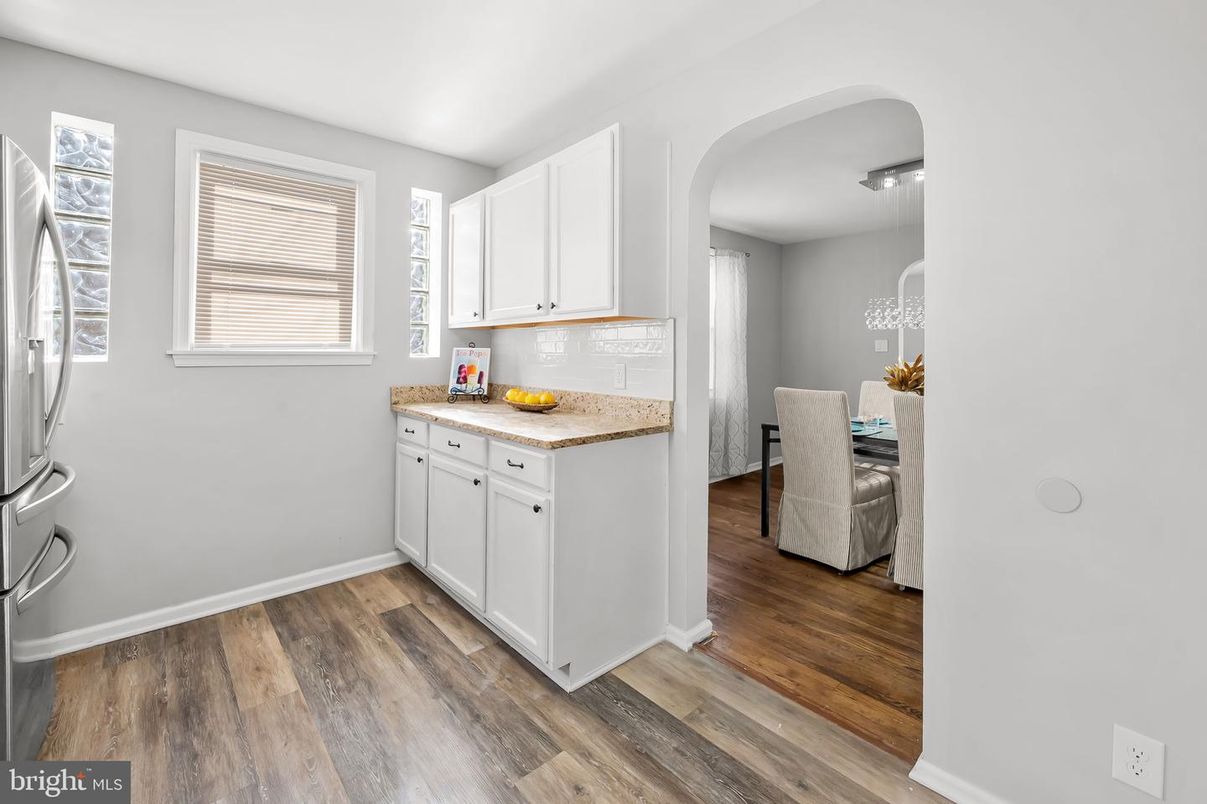 Chandelier, Interior, Kitchen, Wood Texture Flooring
