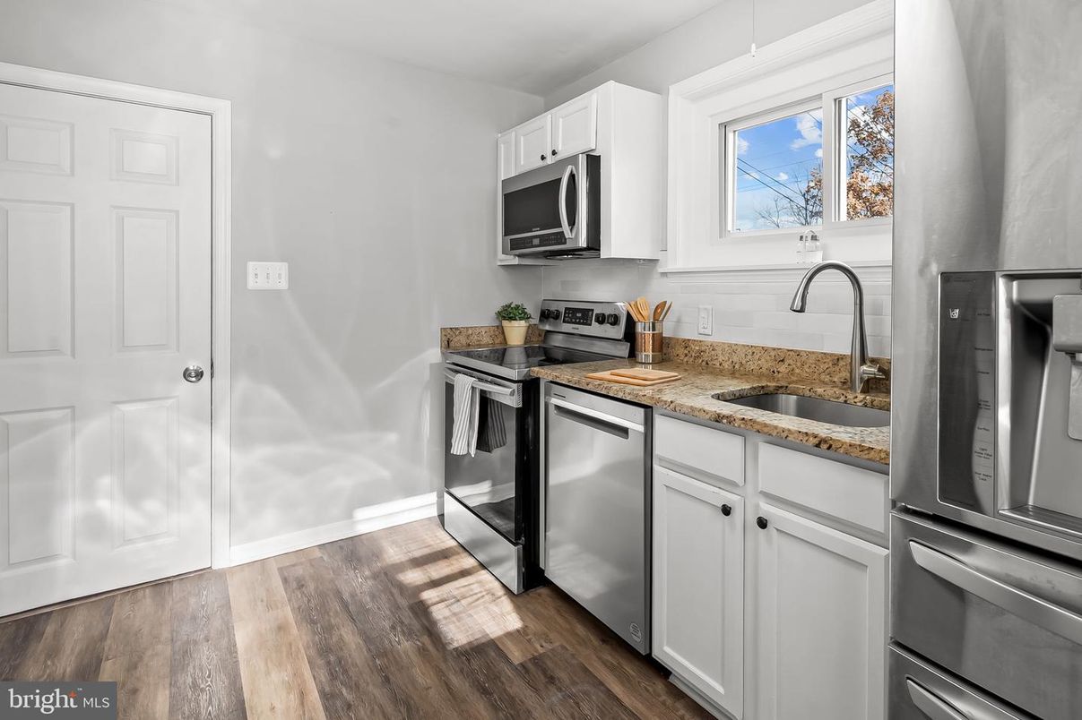 Interior, Kitchen, Stainless Steel Appliances, Wood Texture Flooring