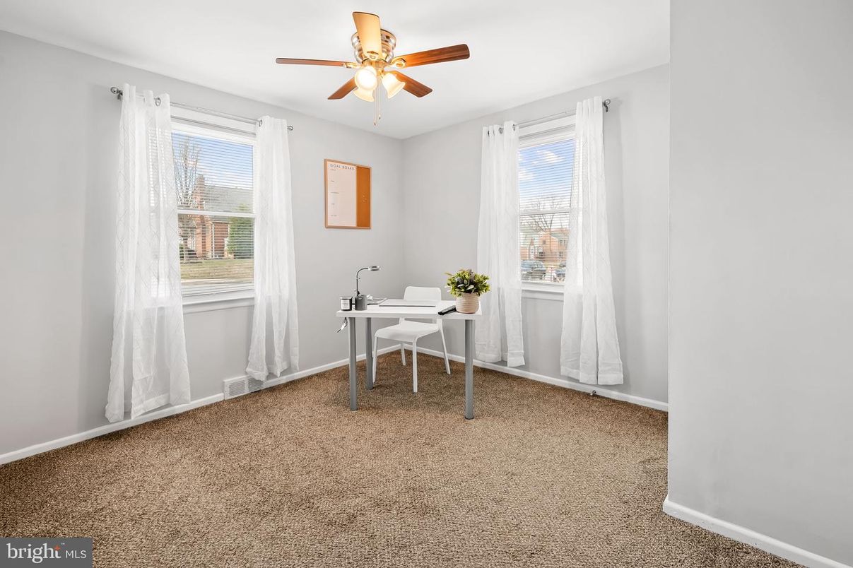 Home Office, Interior