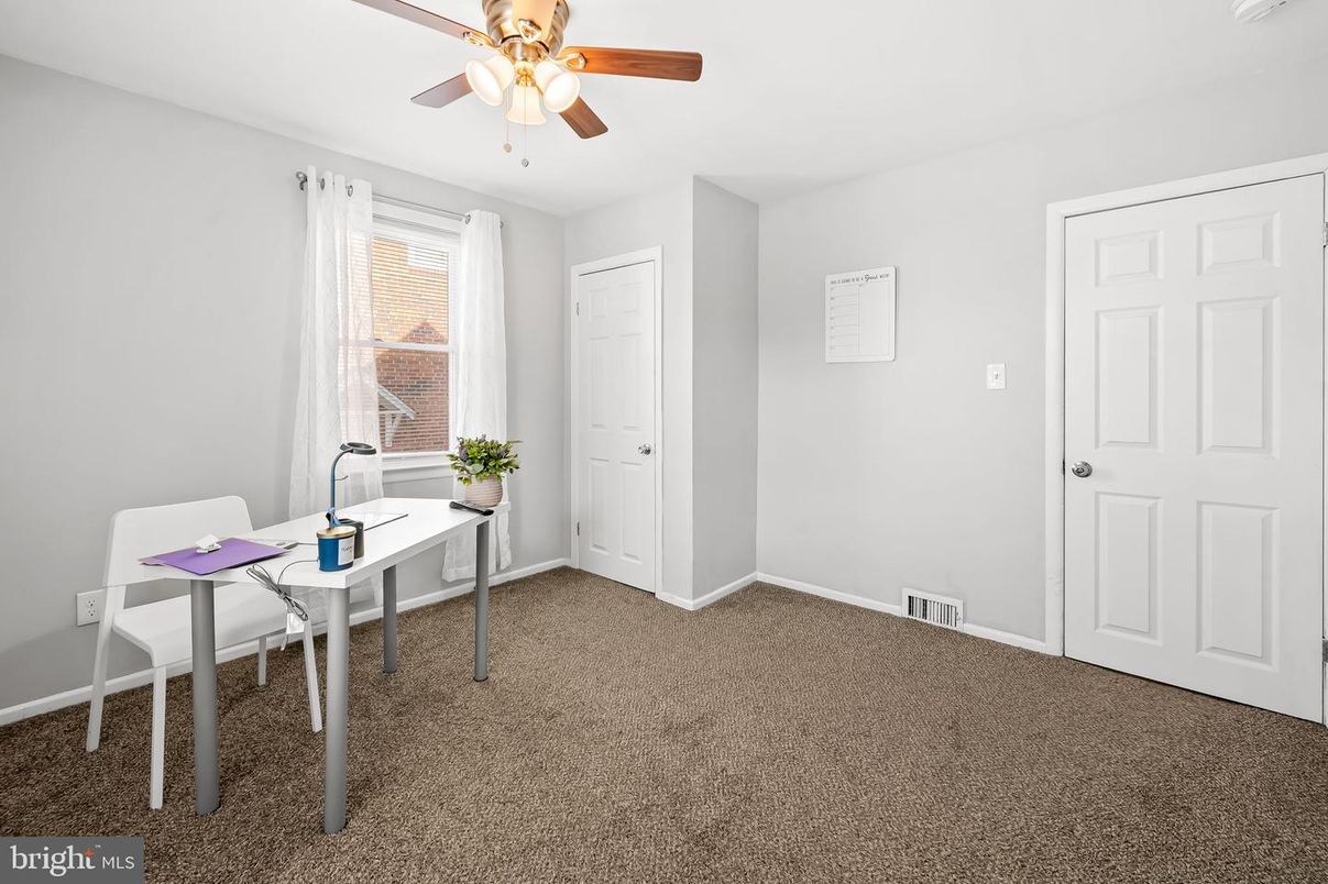 Home Office, Interior