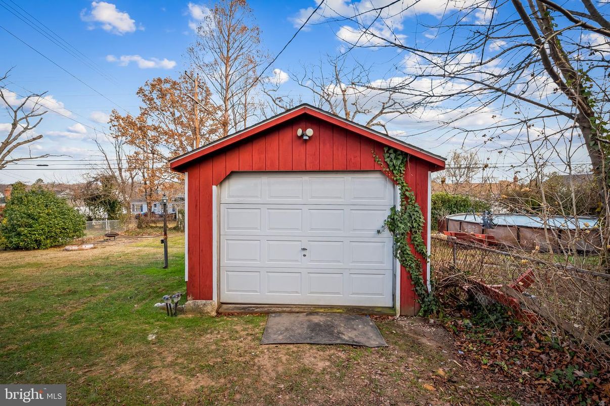 Detached Garage, Exterior