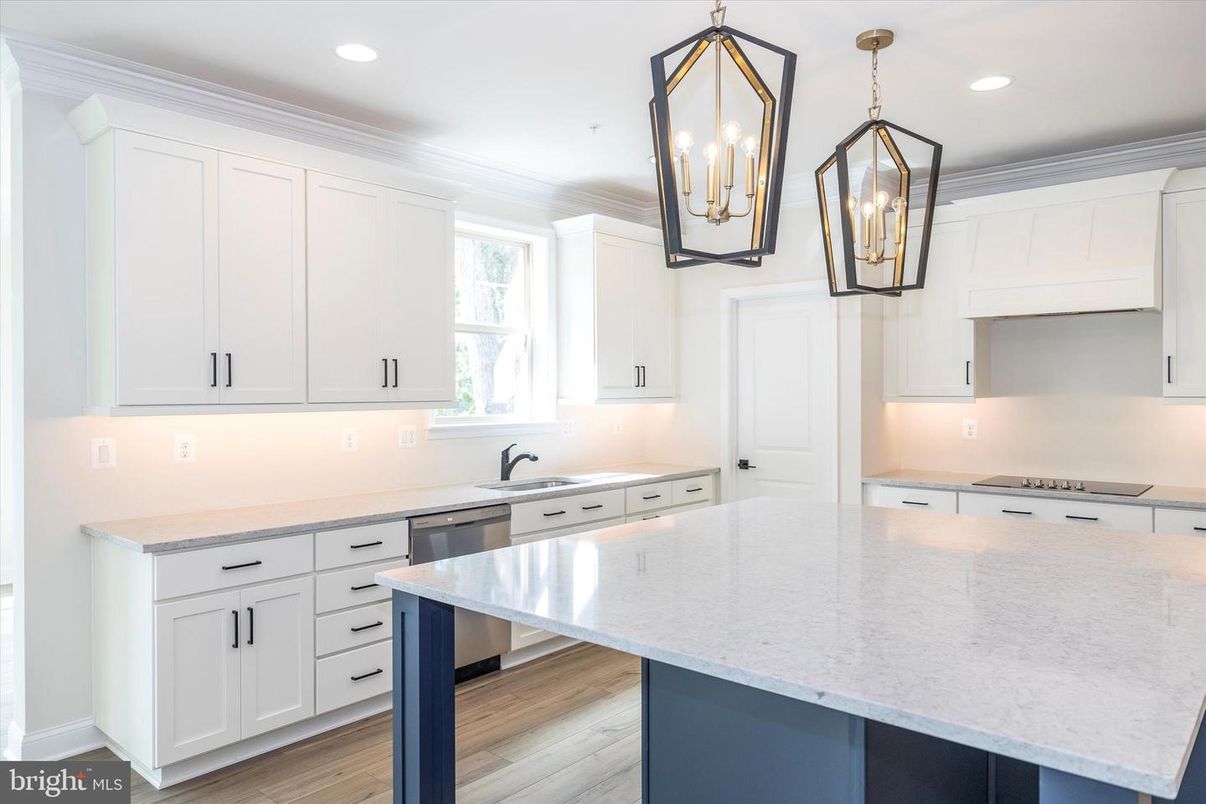 Interior, Kitchen, Pendant Lights, Recessed Lighting, Wood Texture Flooring