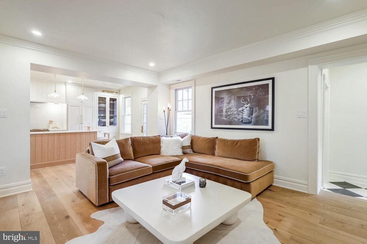 Interior, Living room, Pendant Lights, Recessed Lighting, Wood Texture Flooring