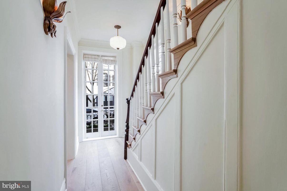 Interior, Pendant Lights, Wood Texture Flooring