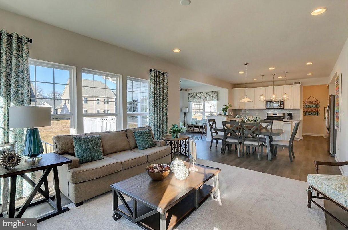Dining room, Interior, Kitchen, Living room, Pendant Lights, Recessed Lighting, Stainless Steel Appliances, Wood Texture Flooring