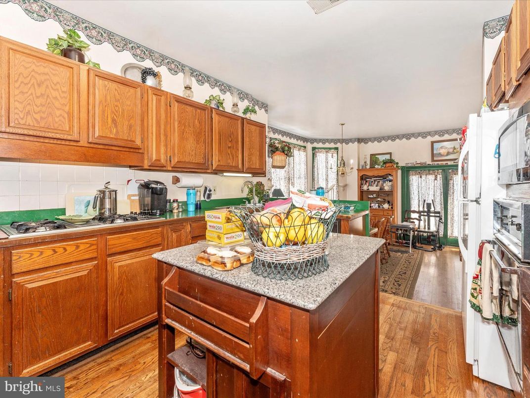Dining room, Interior, Kitchen, Pendant Lights, Wood Texture Flooring