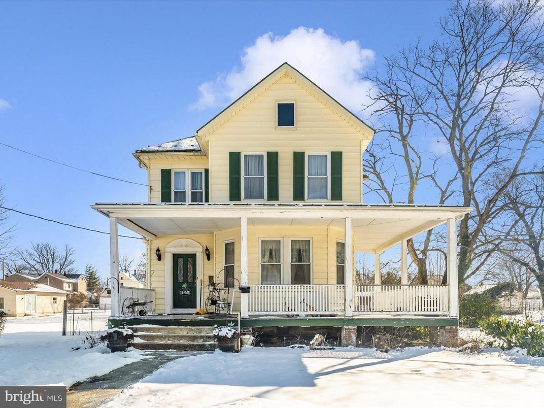 Exterior, Facade, Queen Anne Victorian