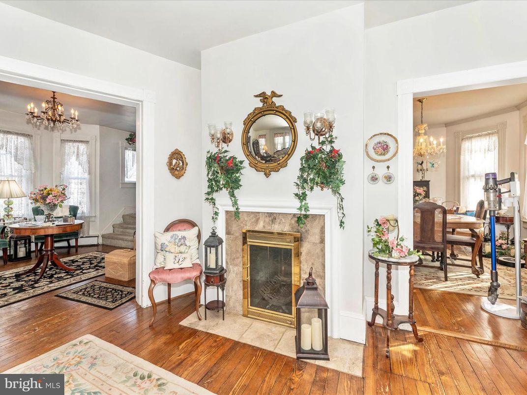 Chandelier, Dining room, Fireplace, Interior, Wood Texture Flooring
