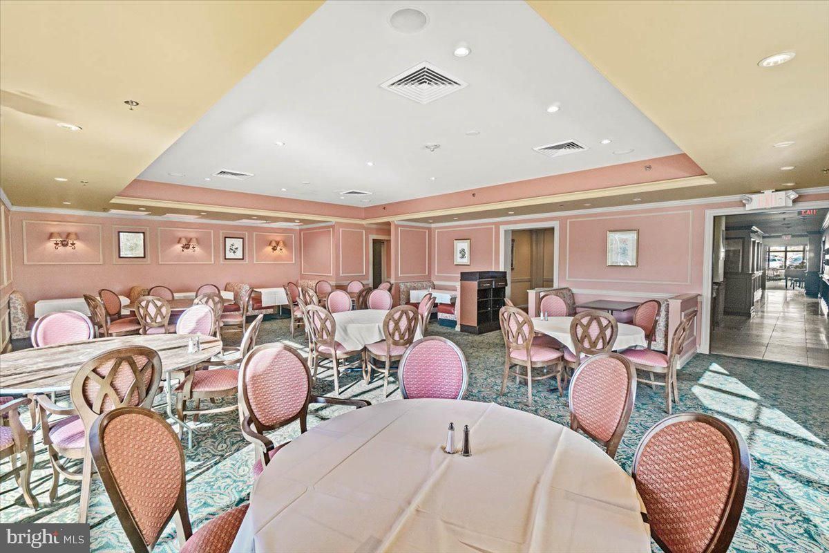 Dining room, Interior, Living room, Recessed Lighting