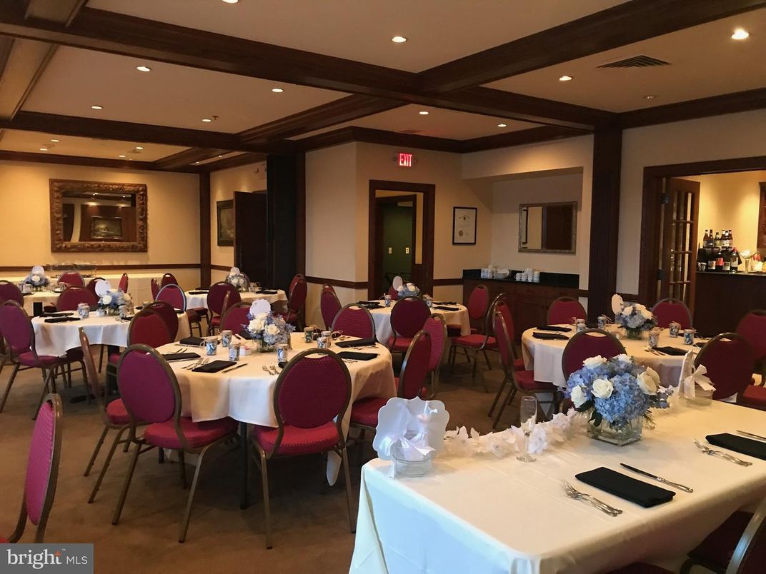 Dining room, Interior, Recessed Lighting