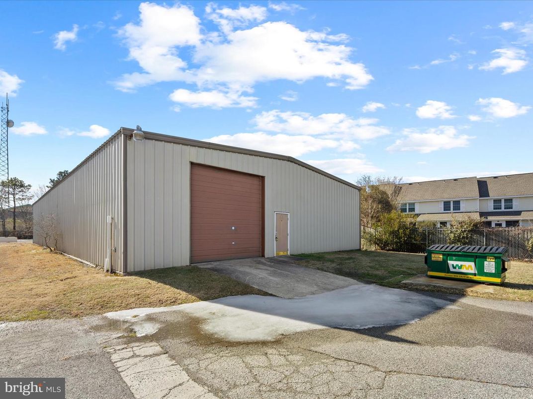 Detached Garage, Exterior