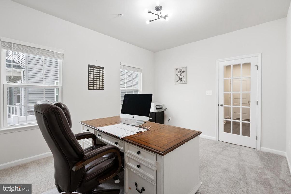 Home Office, Interior