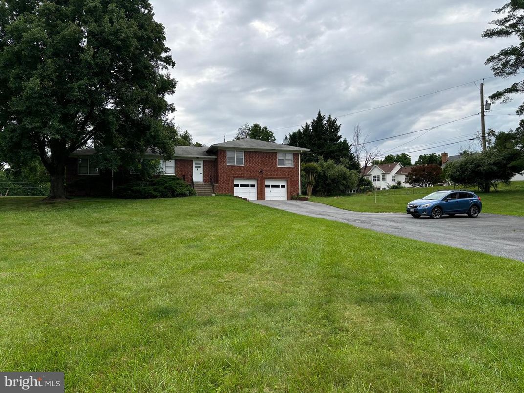Attached, Backyard, Exterior, Facade, Brick Facade, None