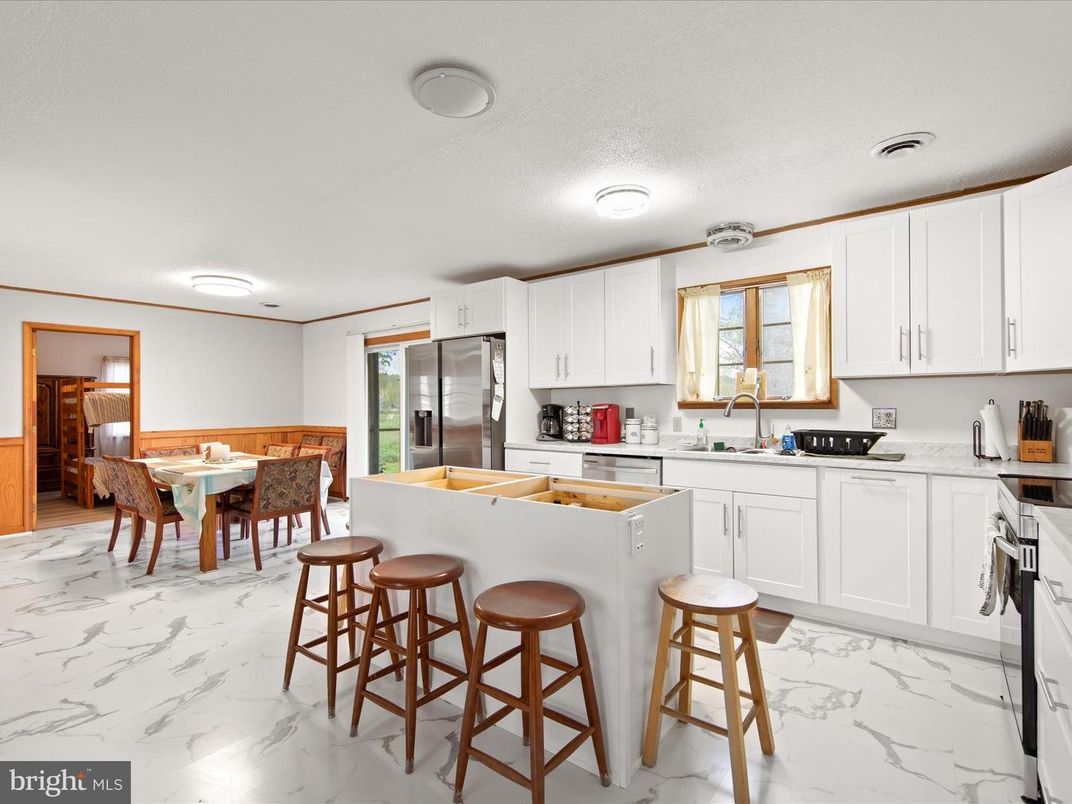 Dining room, Interior, Kitchen, Marble, Stainless Steel Appliances