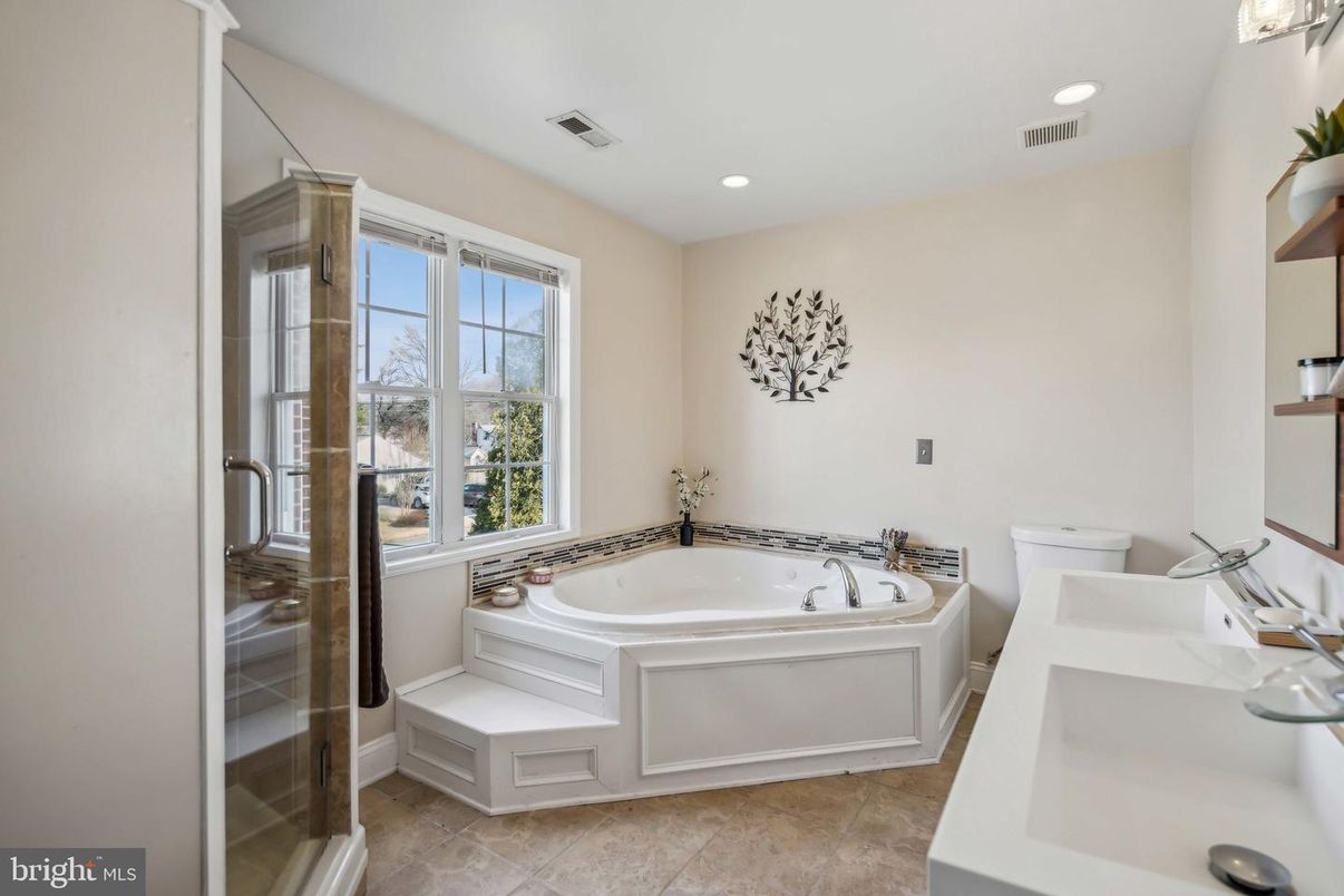 Bathroom, Interior, Recessed Lighting