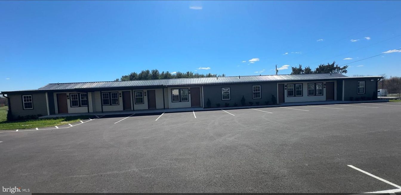 Exterior, Facade, Ranch