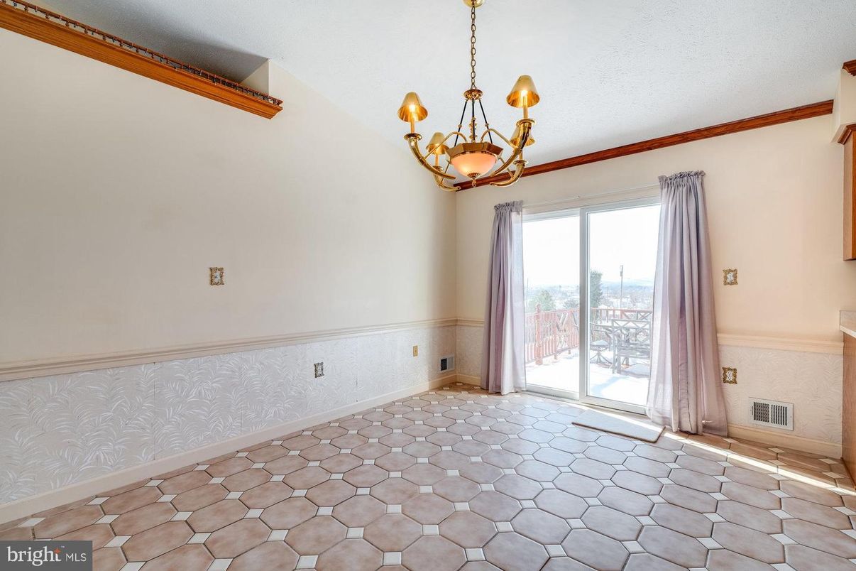 Chandelier, Empty room, Interior