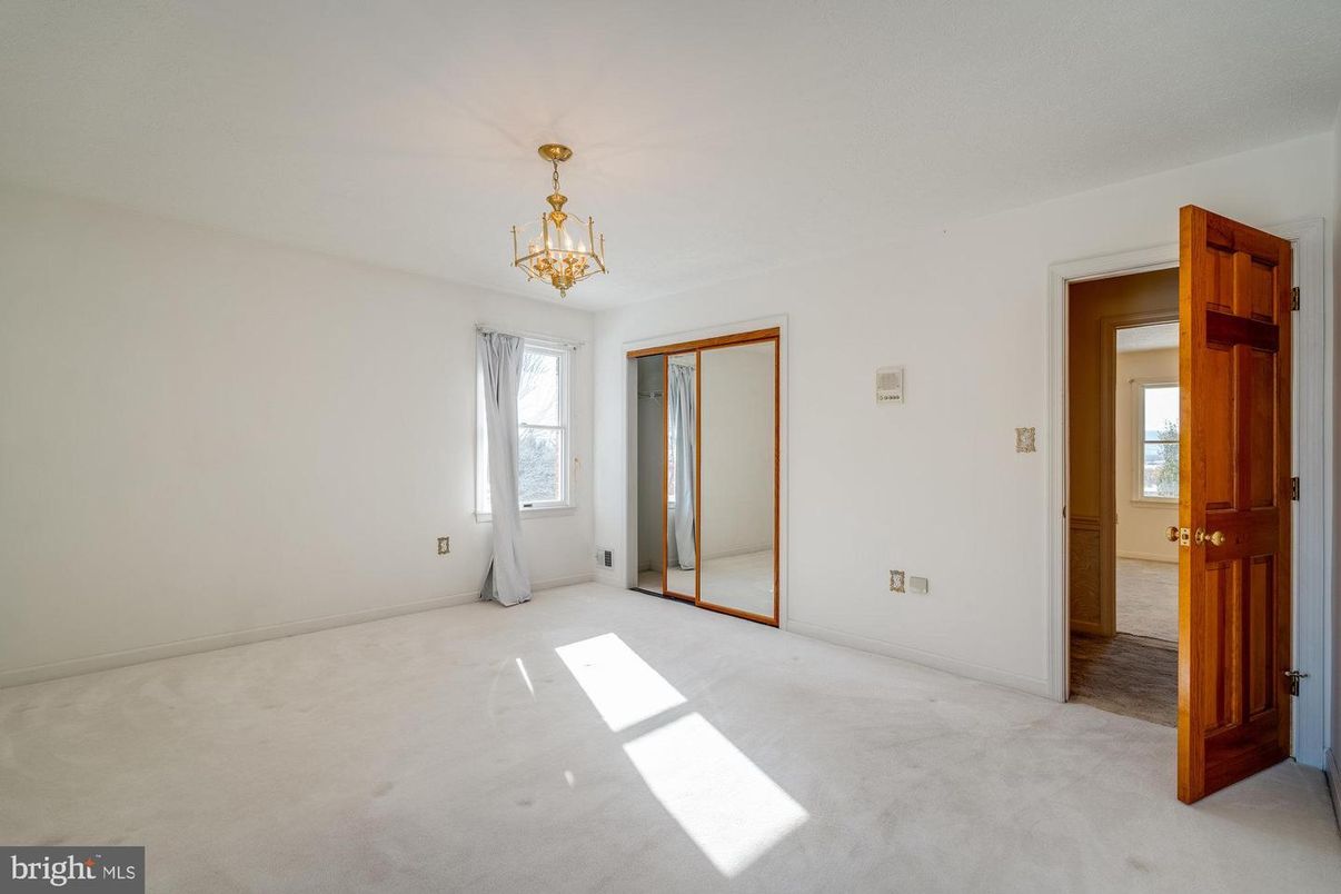 Chandelier, Empty room, Interior