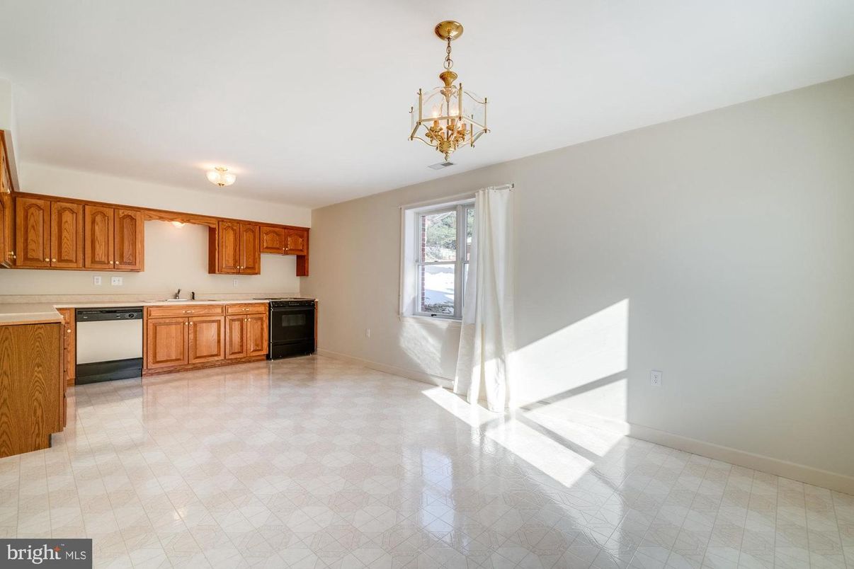 Chandelier, Interior, Kitchen