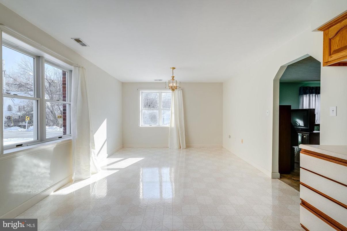 Chandelier, Empty room, Interior